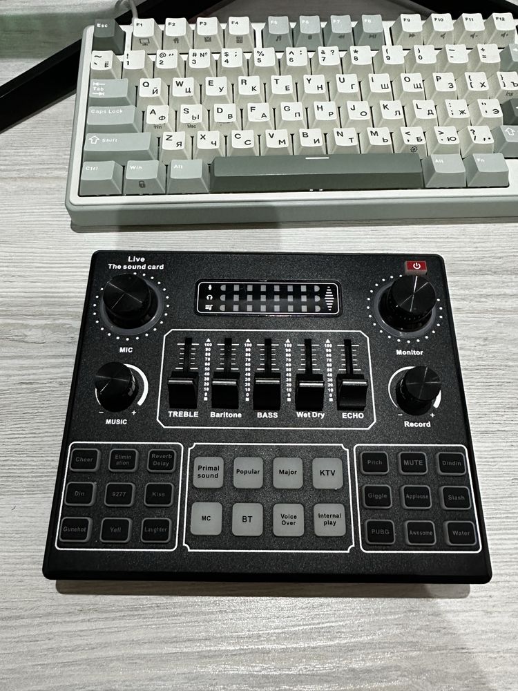 V8 Live Sound Card - звуковая карта