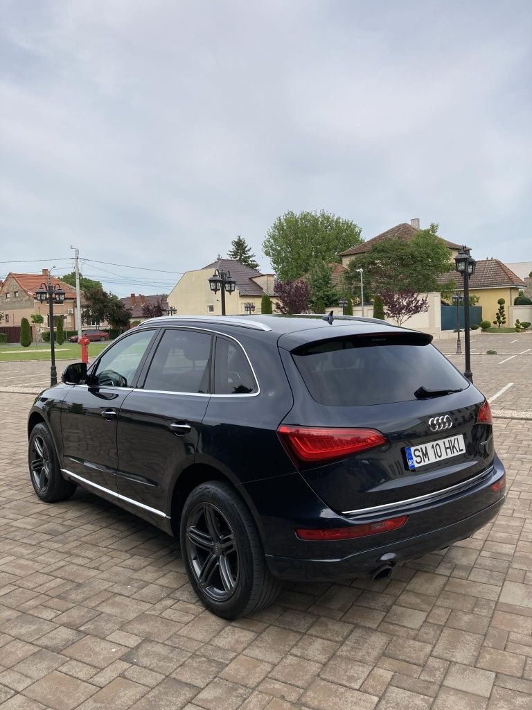 Audi Q5 2.0TDI           .