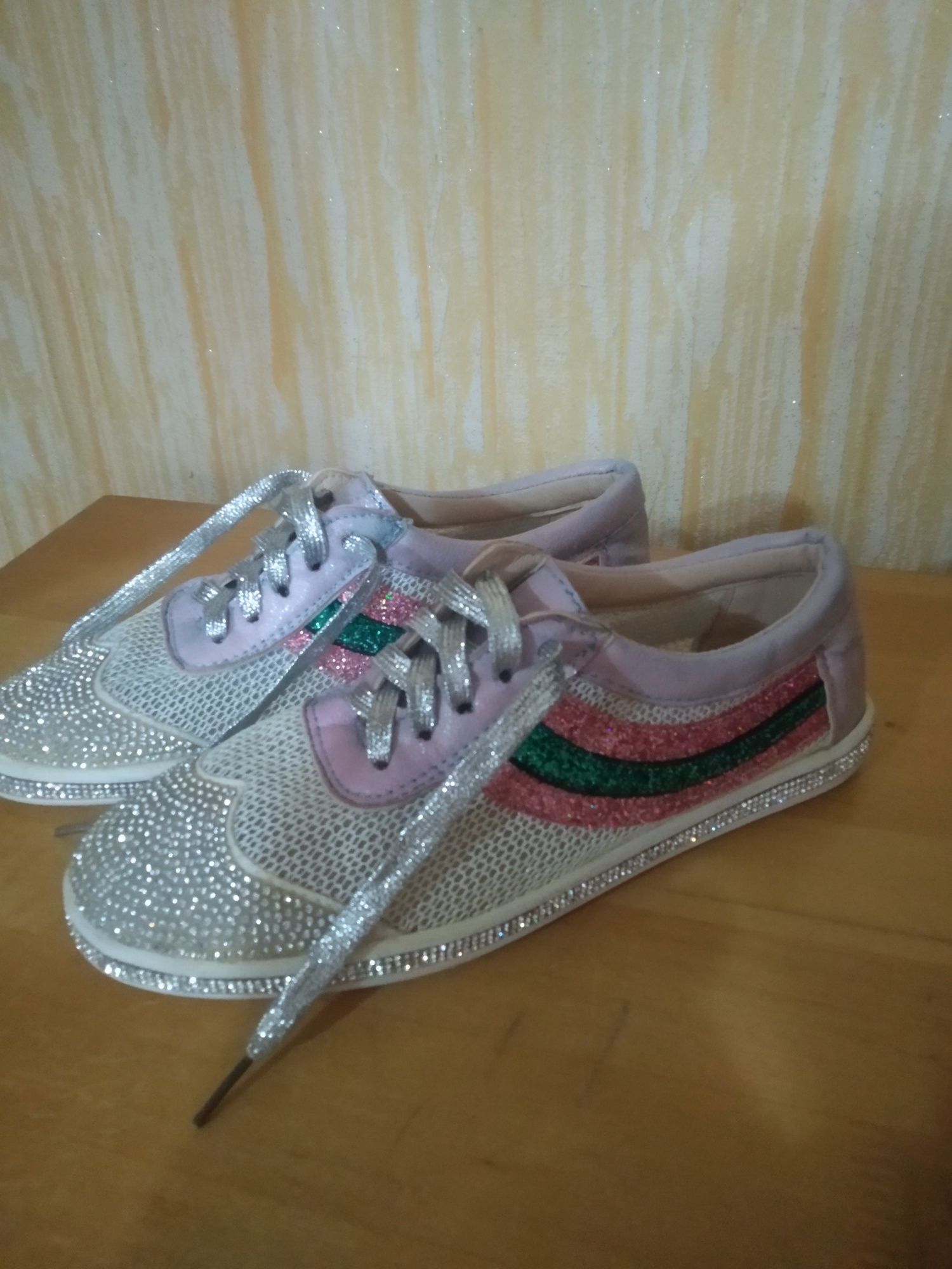 Кеды фирменные .