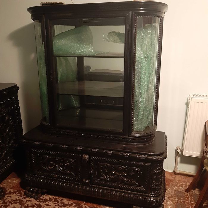 Mobila veche de sufragerie