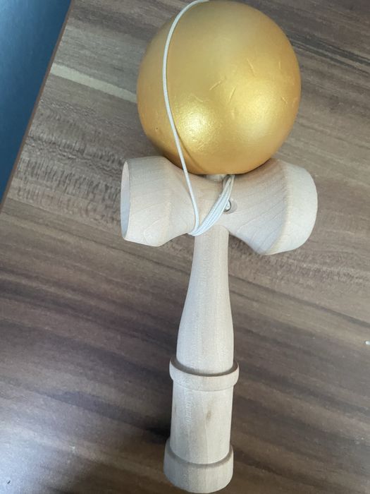 De vânzare kendama aproape nouă