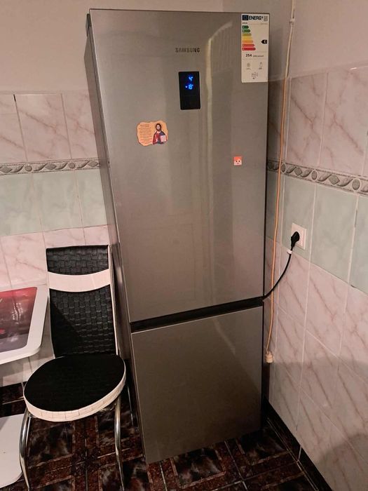 Vând Frigider Samsung