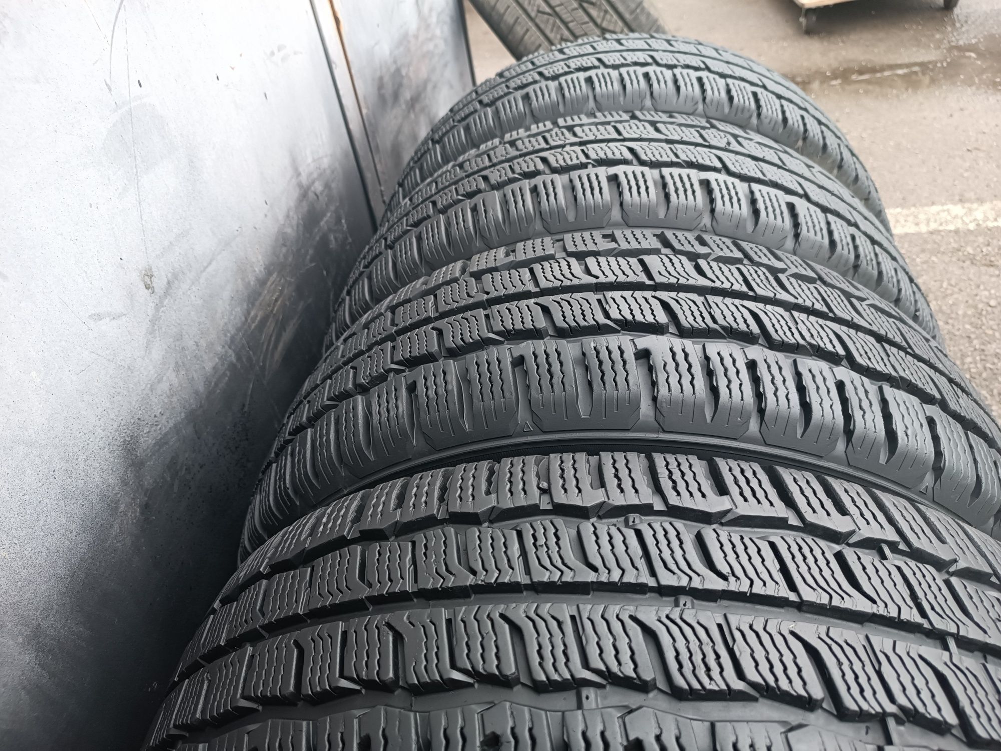 215/65/16 С Kumho