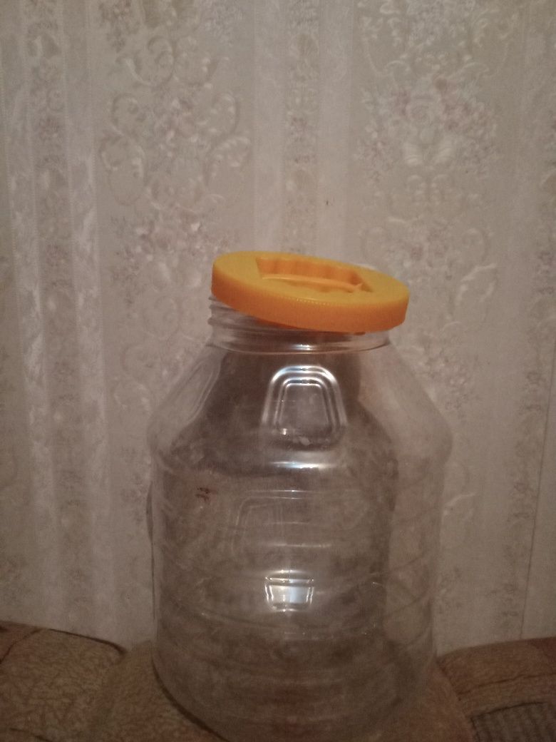 Банка 5 литров .