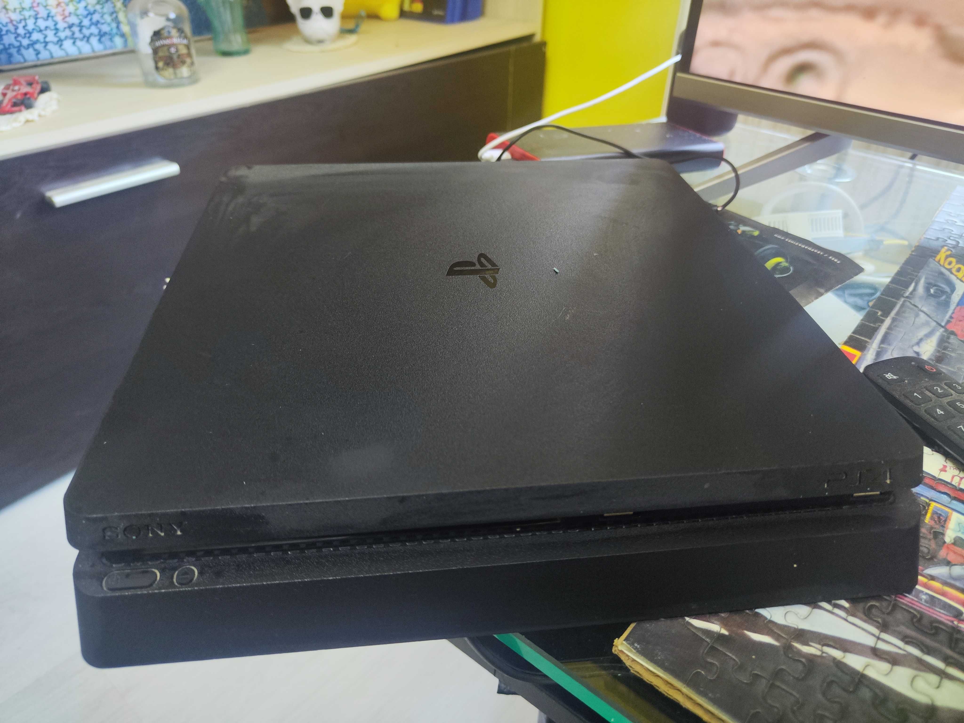 playstation 4 slim 1 TB model: cuh2116b