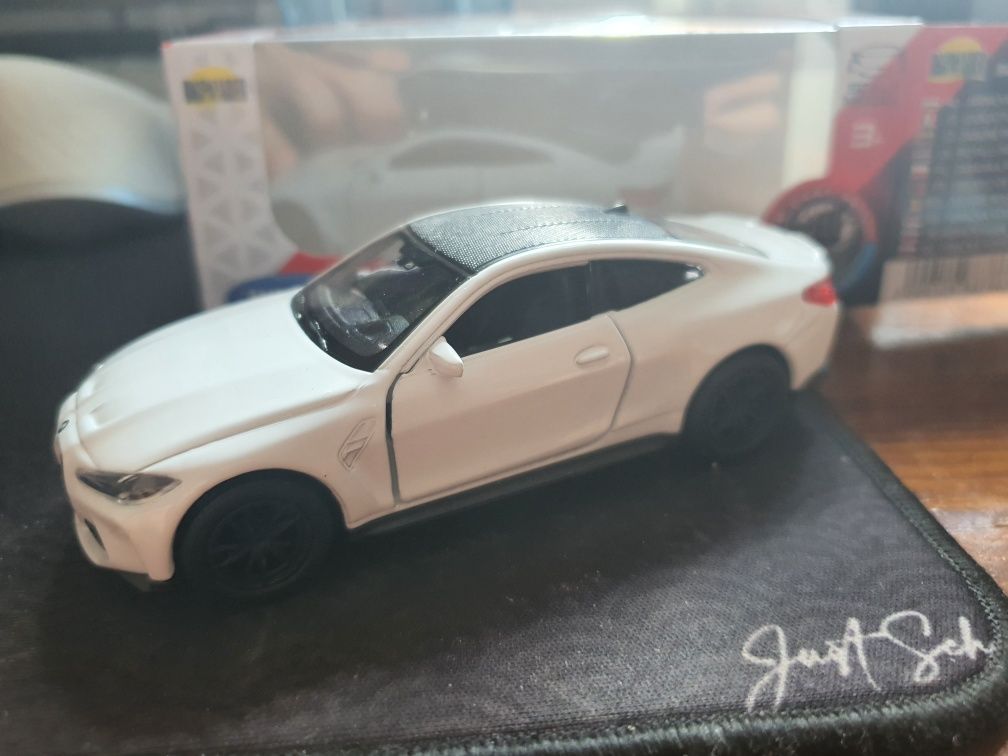 BMW M4 1:32 колекционерска кола