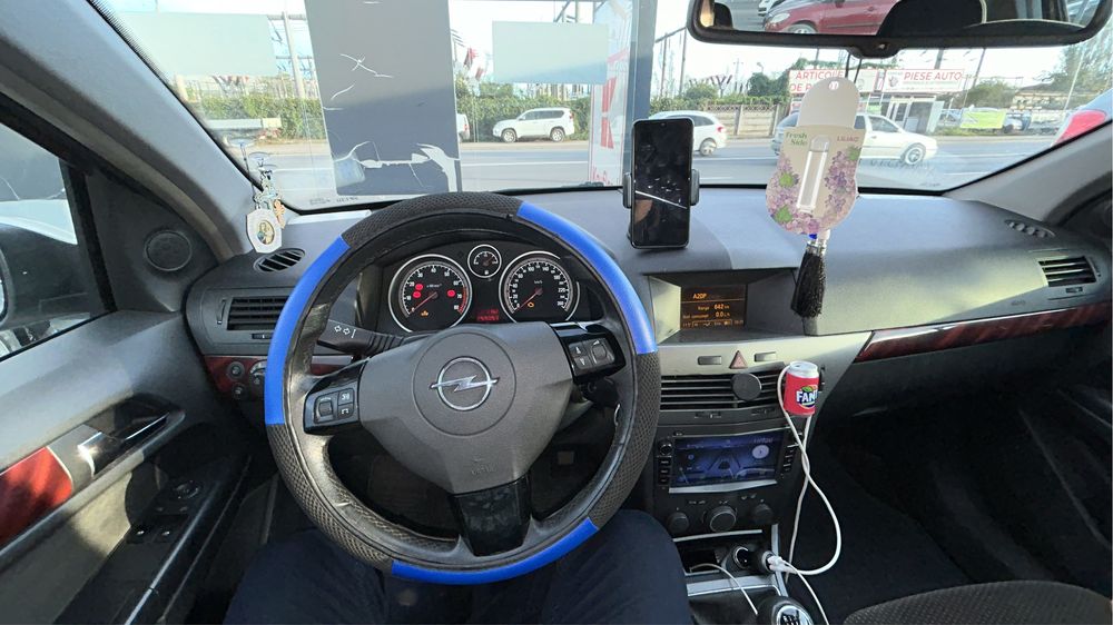 Vând Opel Astra H