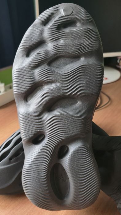 adidas Yeezy Foam RNR Onyx