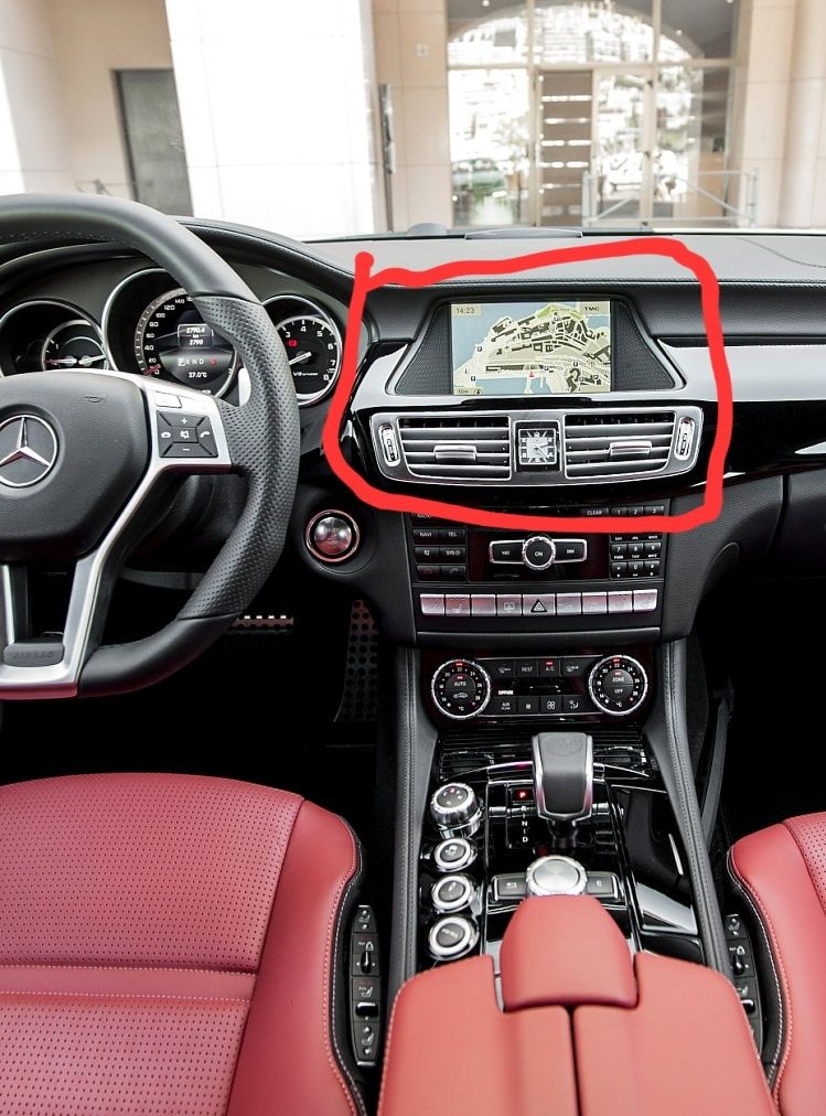 CLS Mercedes W218-Banan rodnoy monitor