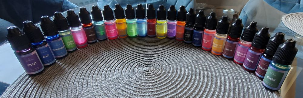 Vând matrite silicon, uleiuri esentiale, colorant lumanari +flori usca