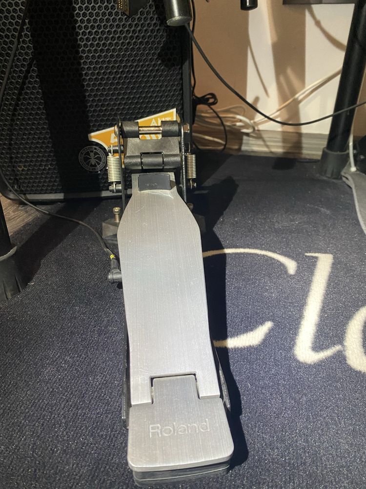 Roland td 17 kv +scaun si padele
