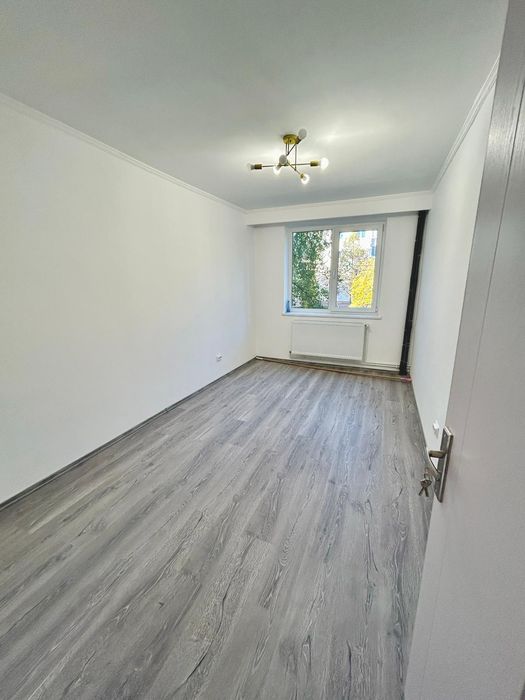 Apartament 3 camere, central, complet renovat, loc de parcare