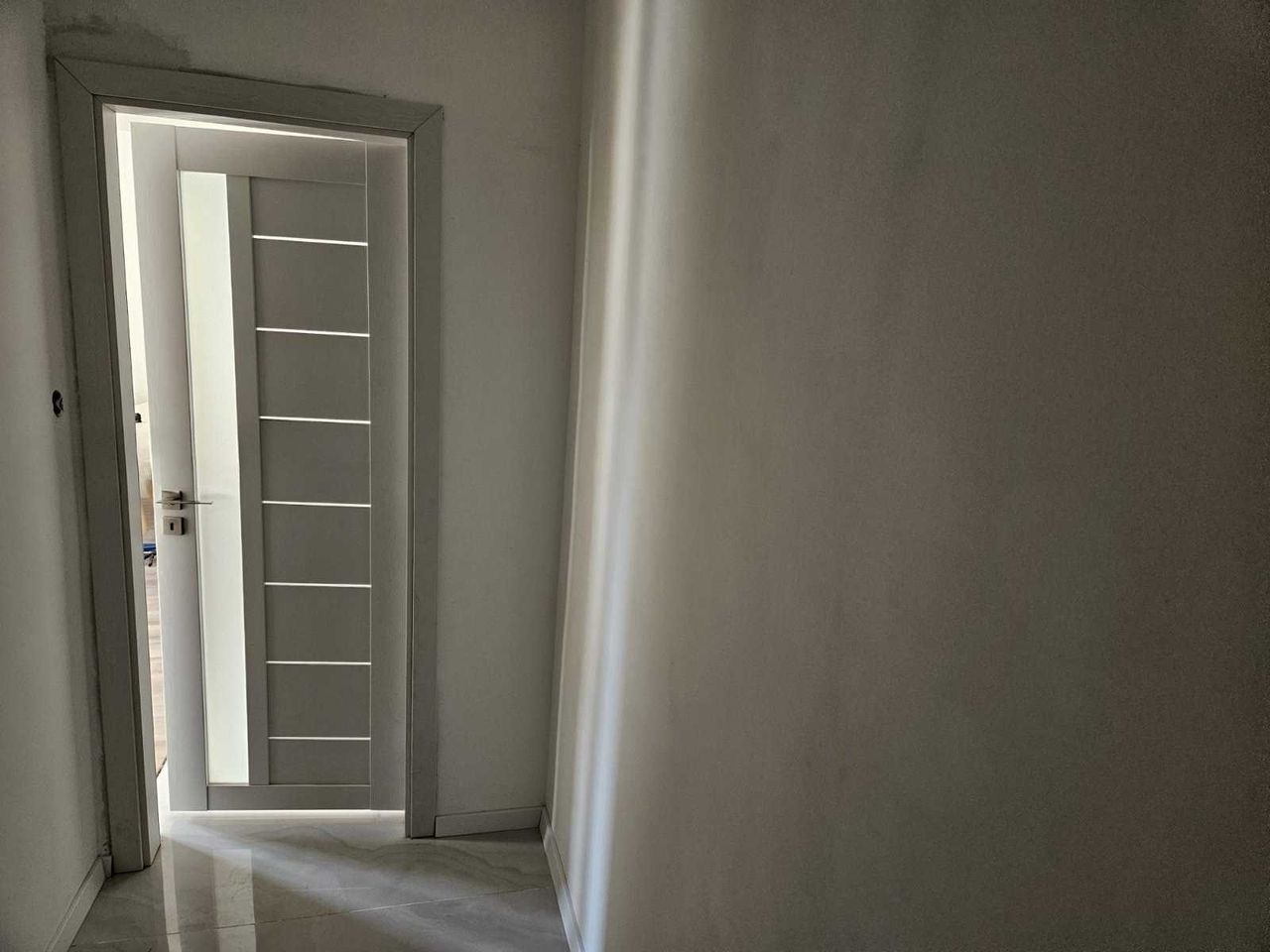 Дава се под наем Тристаен апартамент в София, Център - 87 кв.м за 800 € - Снимка #5