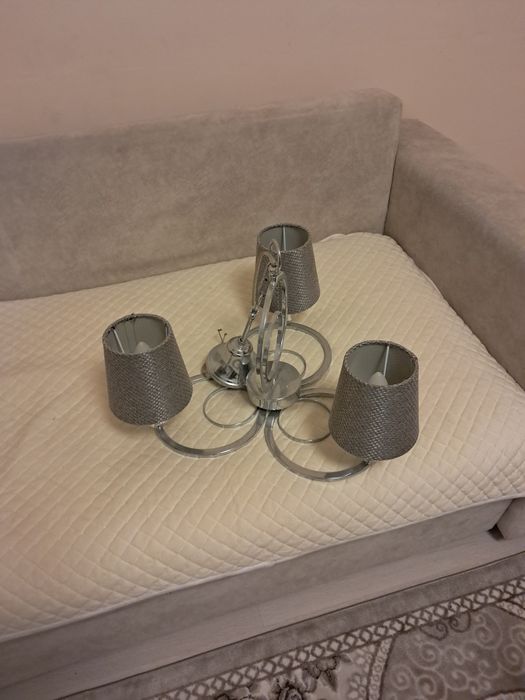 Продам люстру  б/у