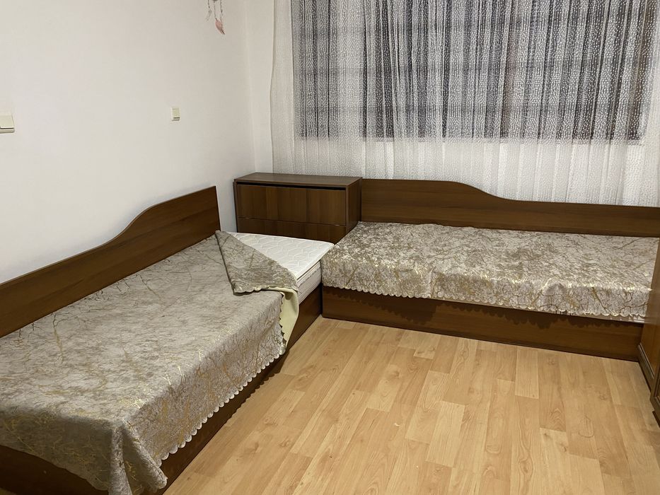 Ъглови легла с повдигащи матраци и ракла