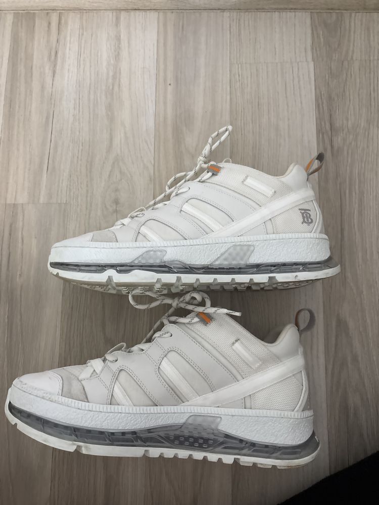Продавам Burberry