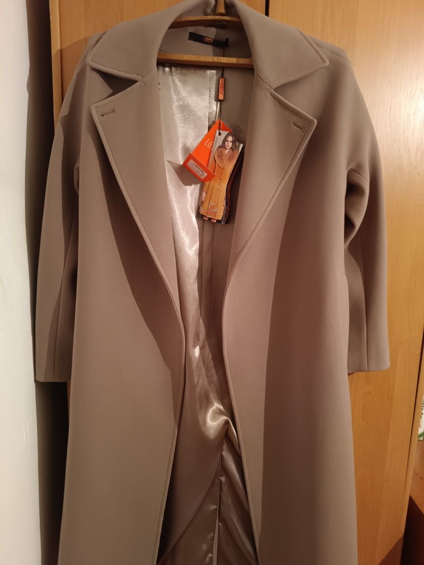 Продам пальто совершенно новое