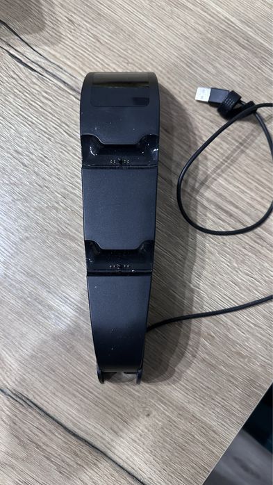 Продам зарядку для джойстиков PS5