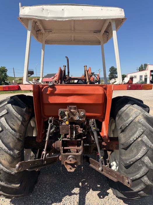 Tractor fiat 580 cu incarcator in 3 pistone de 58 cp