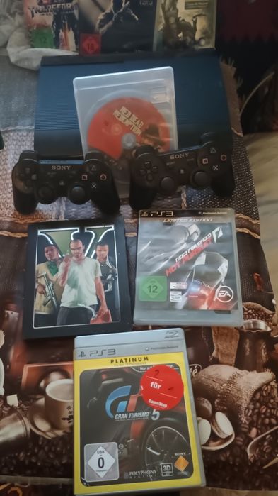 PS3 Super Slim + 2 controllere + jocuri populare