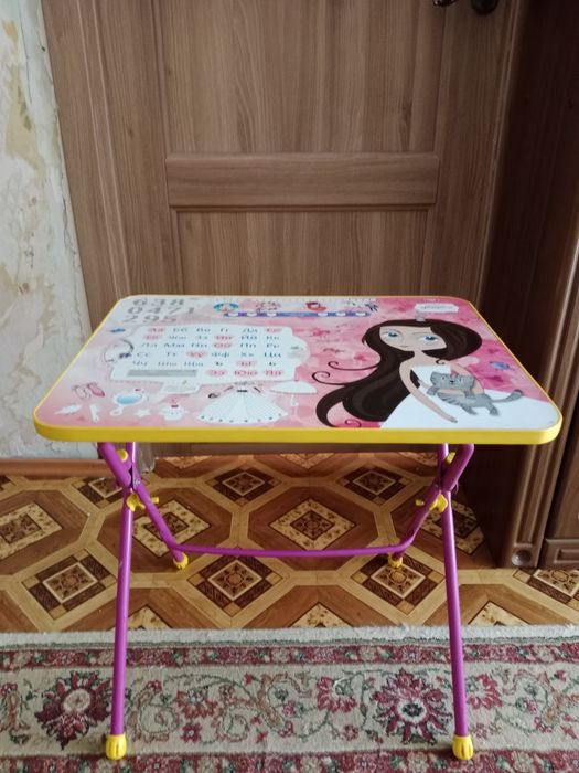 Детский стол, парта