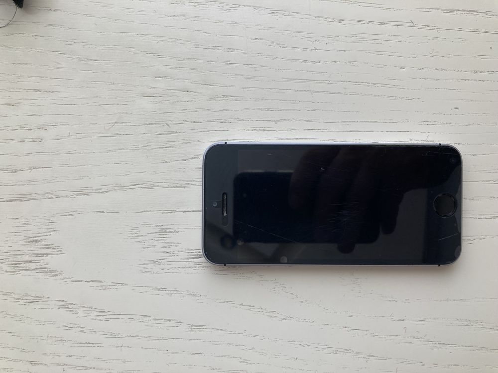 iPhone SE първа генерация 64GB