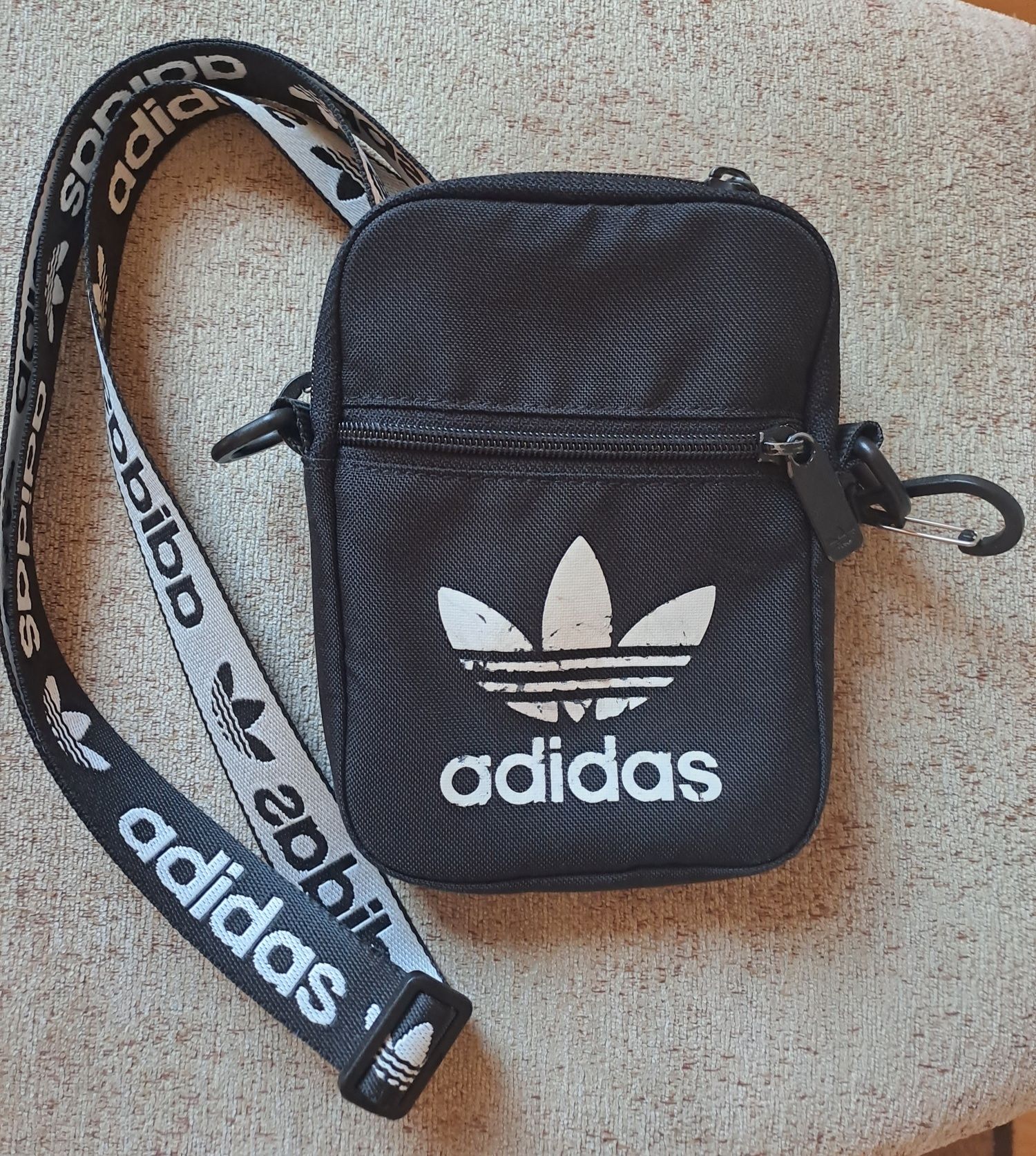 Мъжка чантичка на Adidas