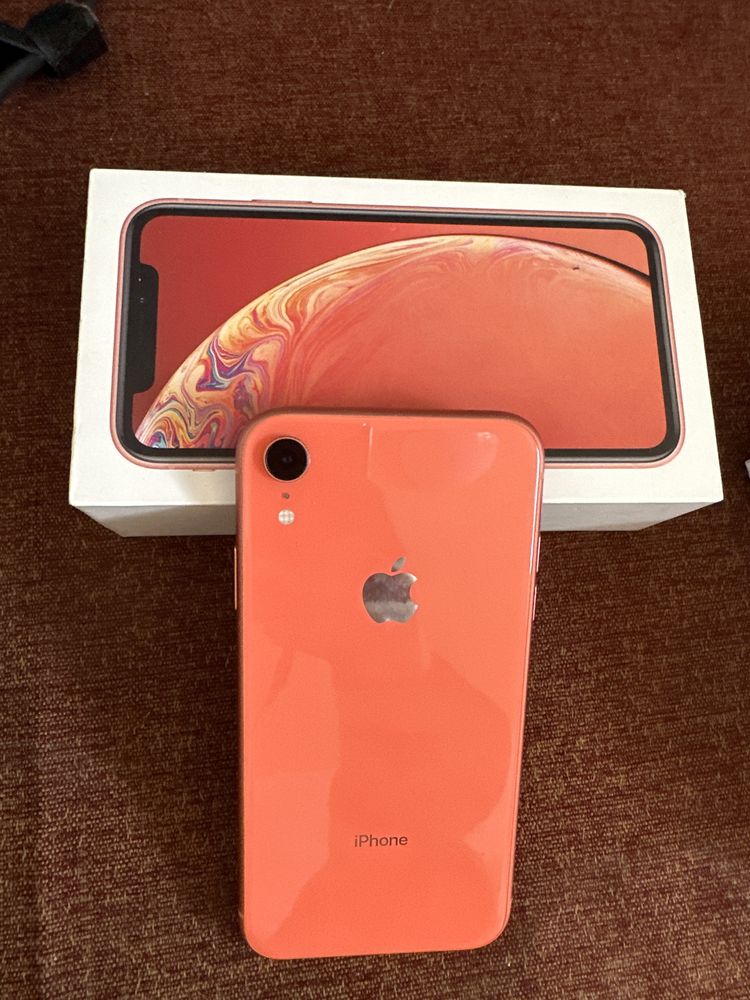 Продам iPhone XR