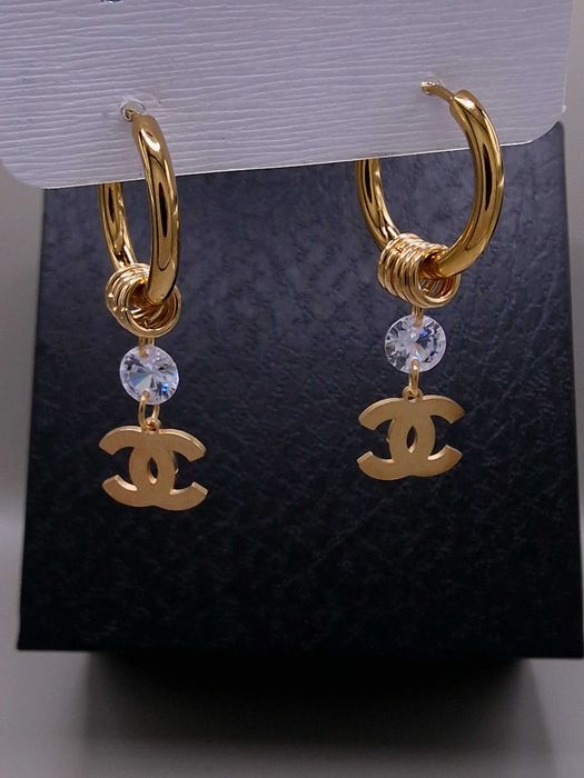 Обеци обръч с висулка „CC“ – с позлата