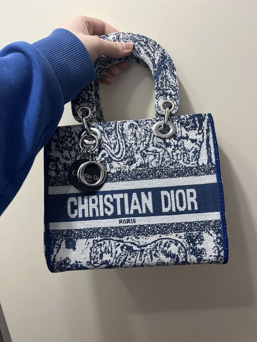 Geanta Dior , 300 de lei negociabil