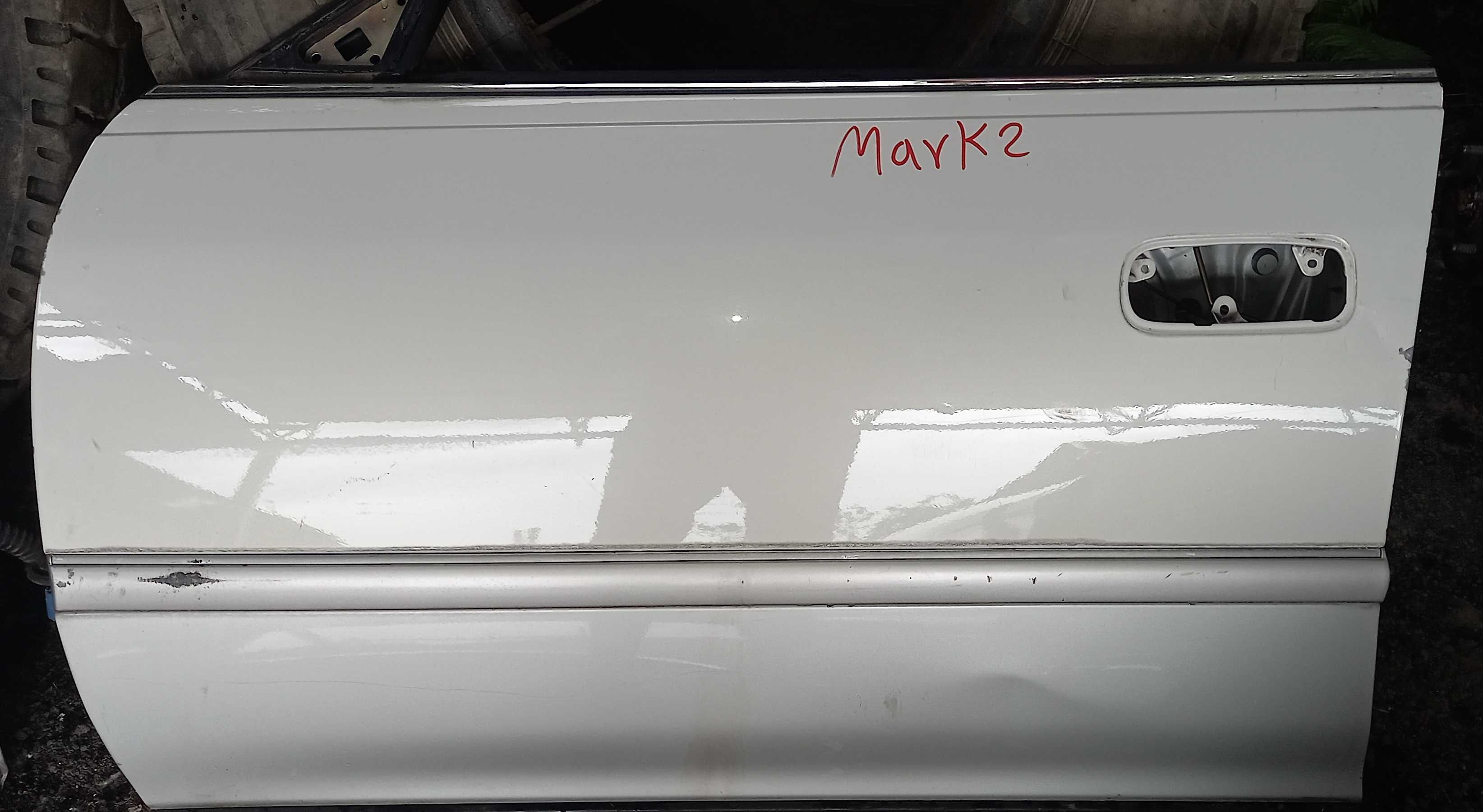 Дверь передний левый  Toyota Mark II / JZX100 / марк 2