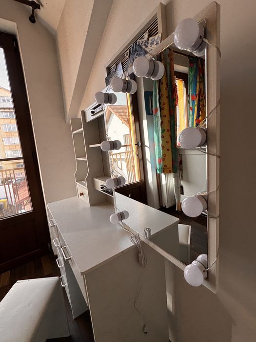 Set mobiler masuta de machiaj cu scaun