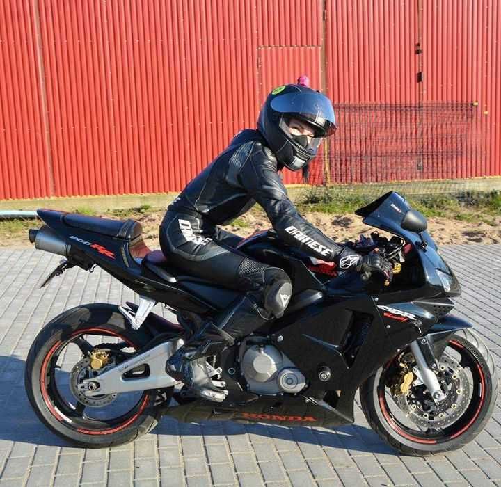 Дамска Dainese екипировка, размер 42, Подарък HJC RPHA 11, matt black