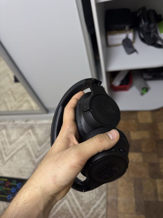 Продам  наушники JBL 760