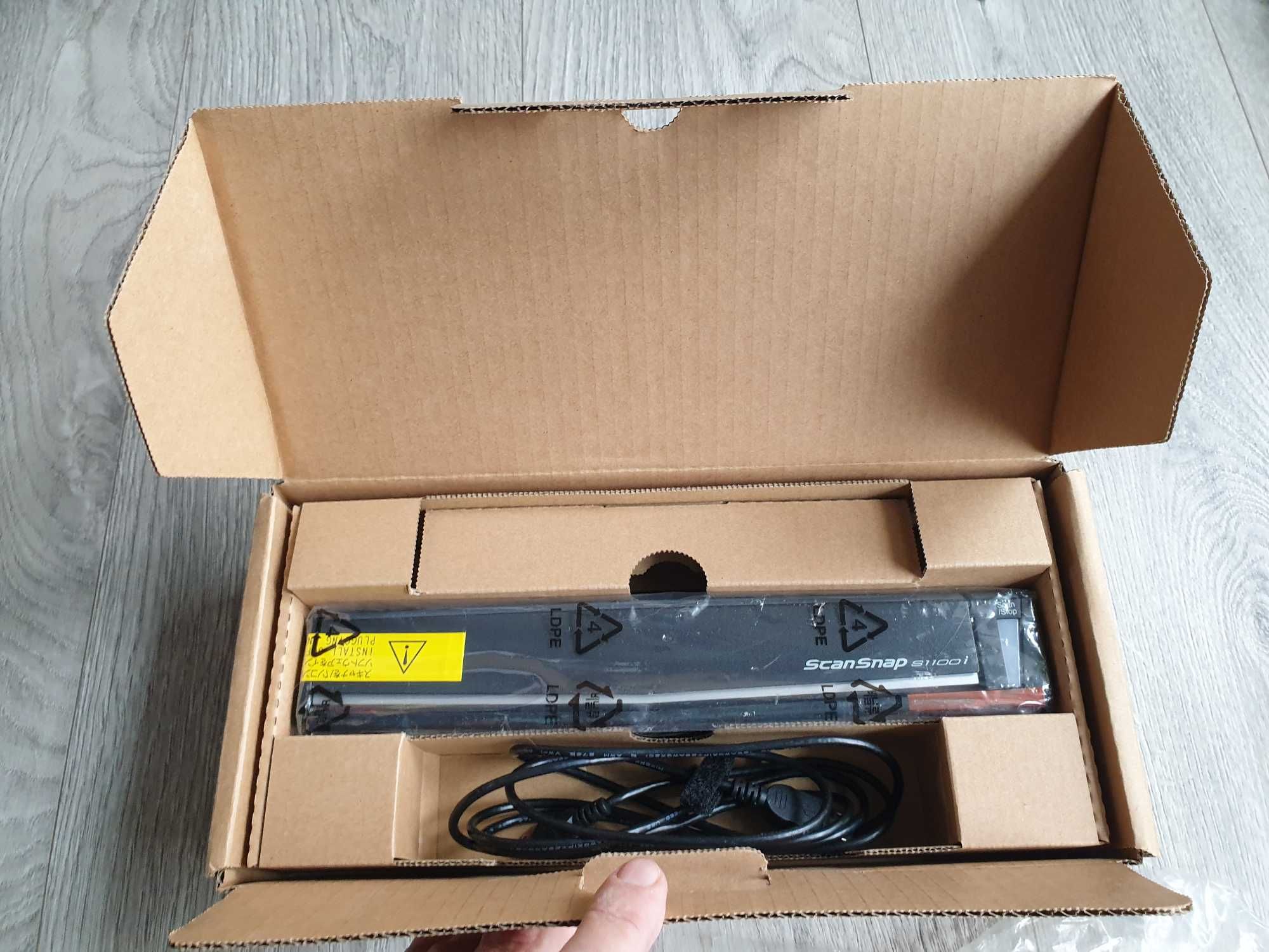 Scanner portabil Fujitsu ScanSnap S1100i, neutilizat
