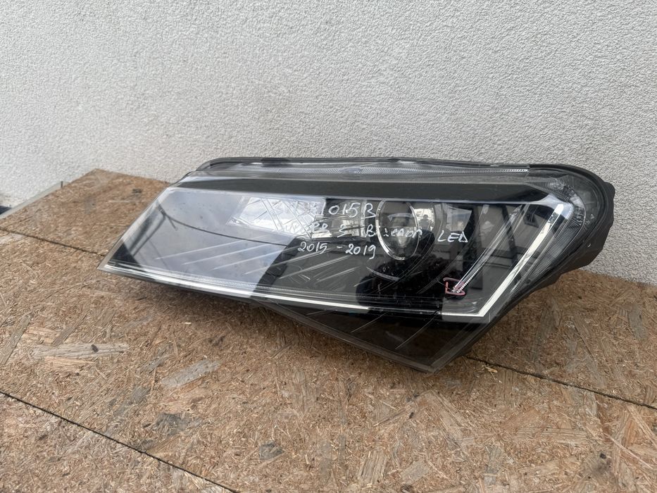 Far stanga Skoda Superb 3 Xenon + LED Original Europa