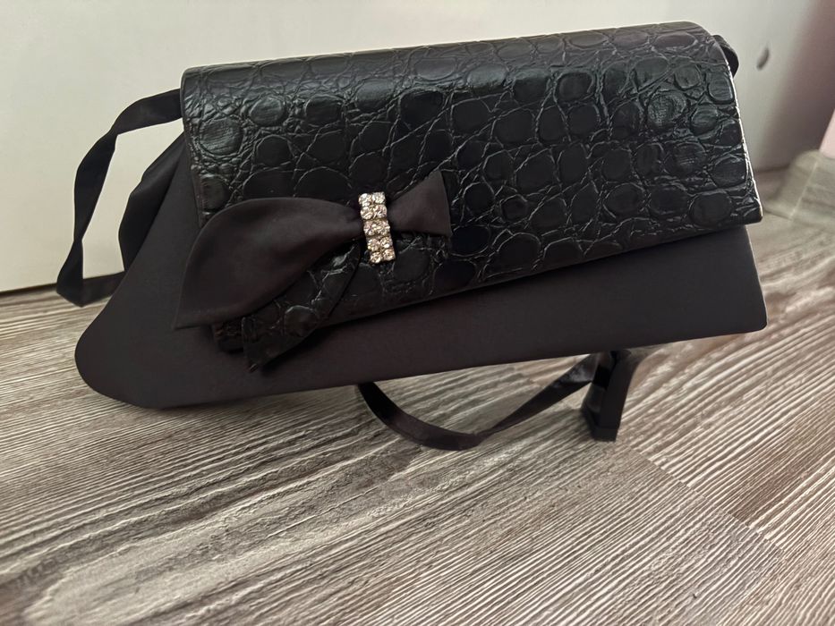 Дамска чанта с форма на ток