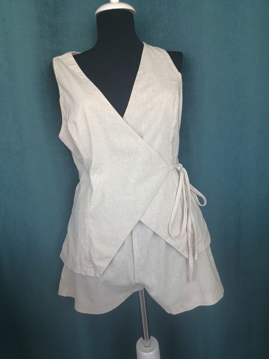 Compleu elegant,nou,fara eticheta