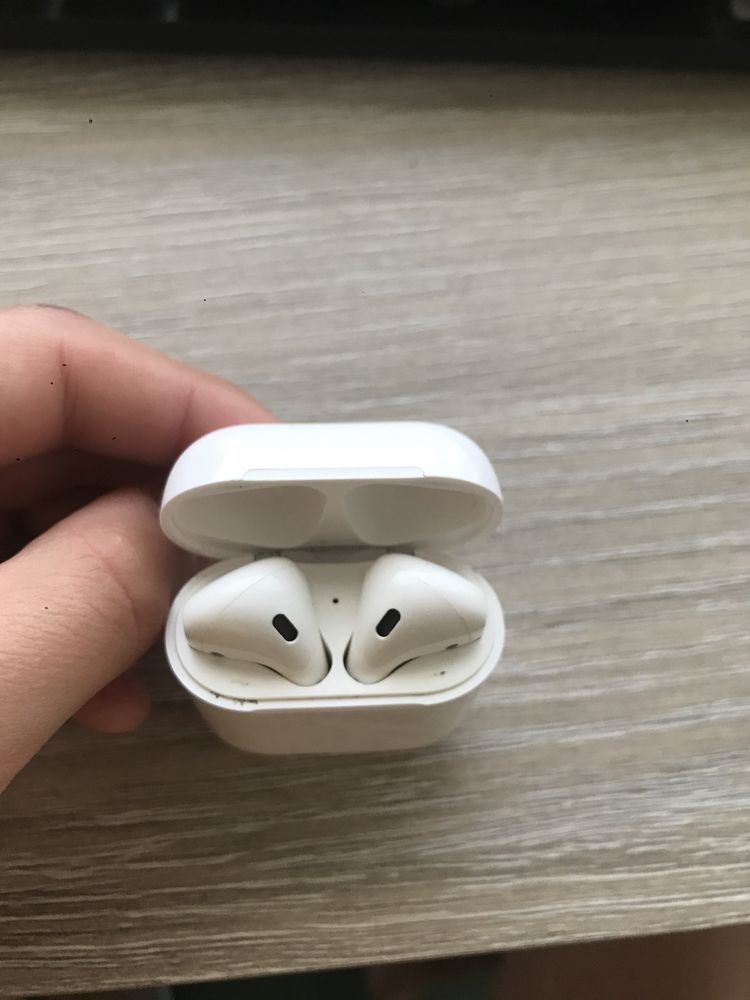 Apple AirPods 1st Gen