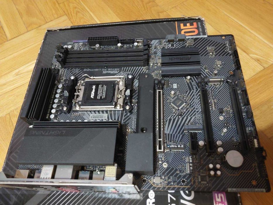 AMD Ryzen 9 7900X + AsRock X670E PG Lightning