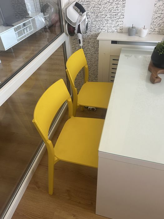 Vand scaune in stare foarte buna ca noi