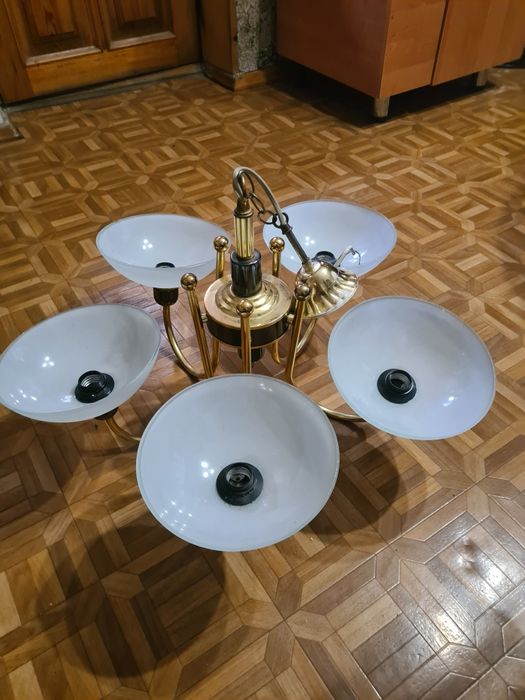 Продам люстру 5 рожковую