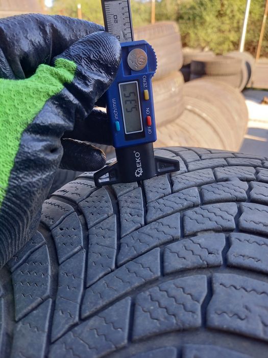 Anvelope de iarna 215-65r17 Bridgestone