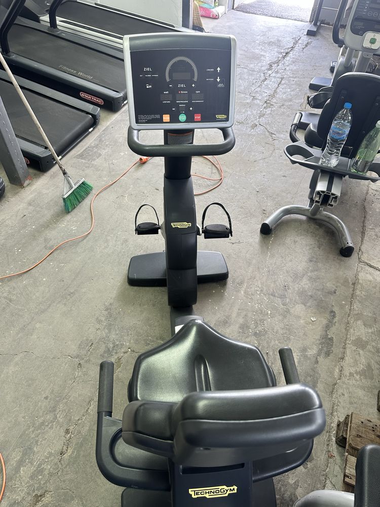 Technogym excite recumbent bike - Топ състояние