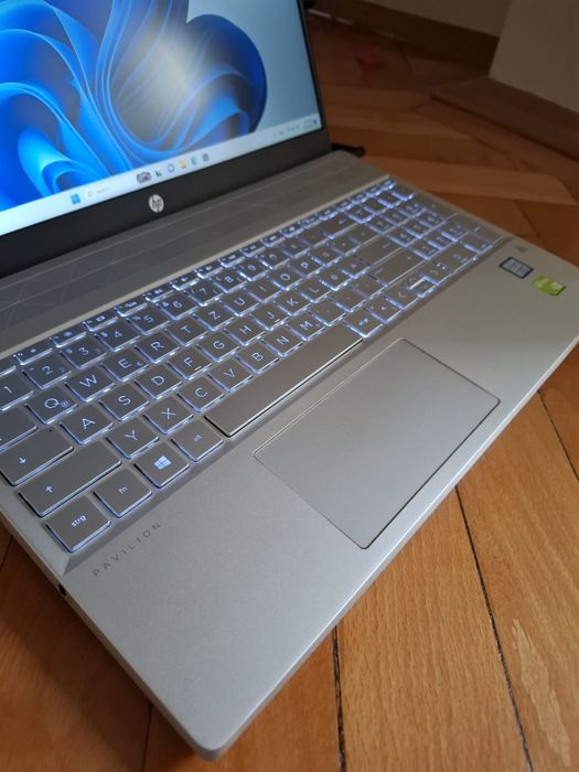 Laptop Hp Pavilion 15•i5•gen.8•SSD •video dedicată