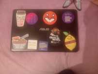 Salut vând laptop asus