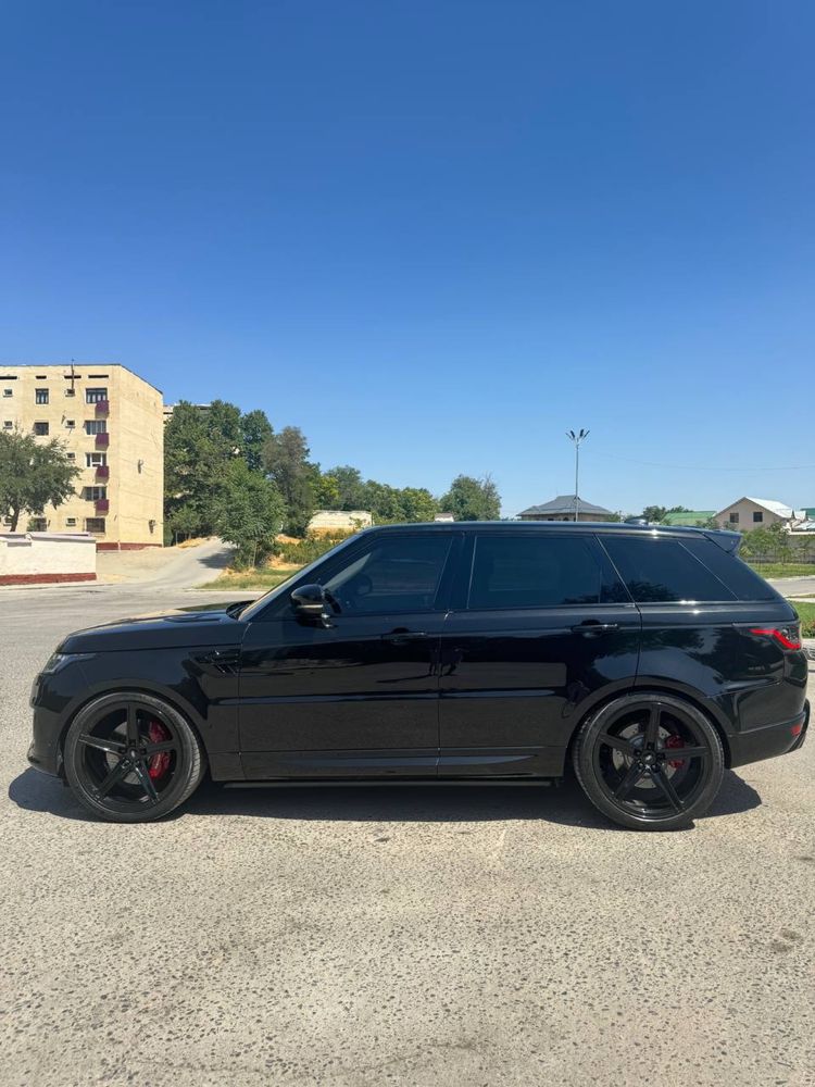 Range Rover сотилади.