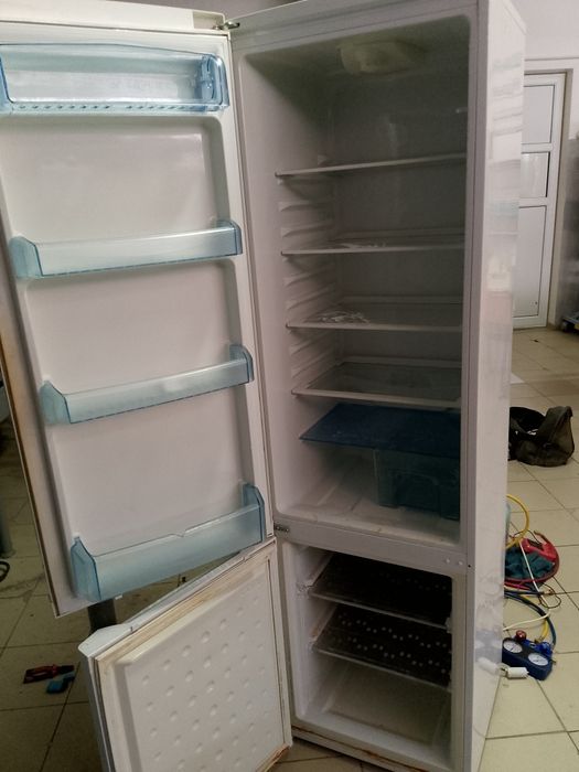 Продам холодильник все работает