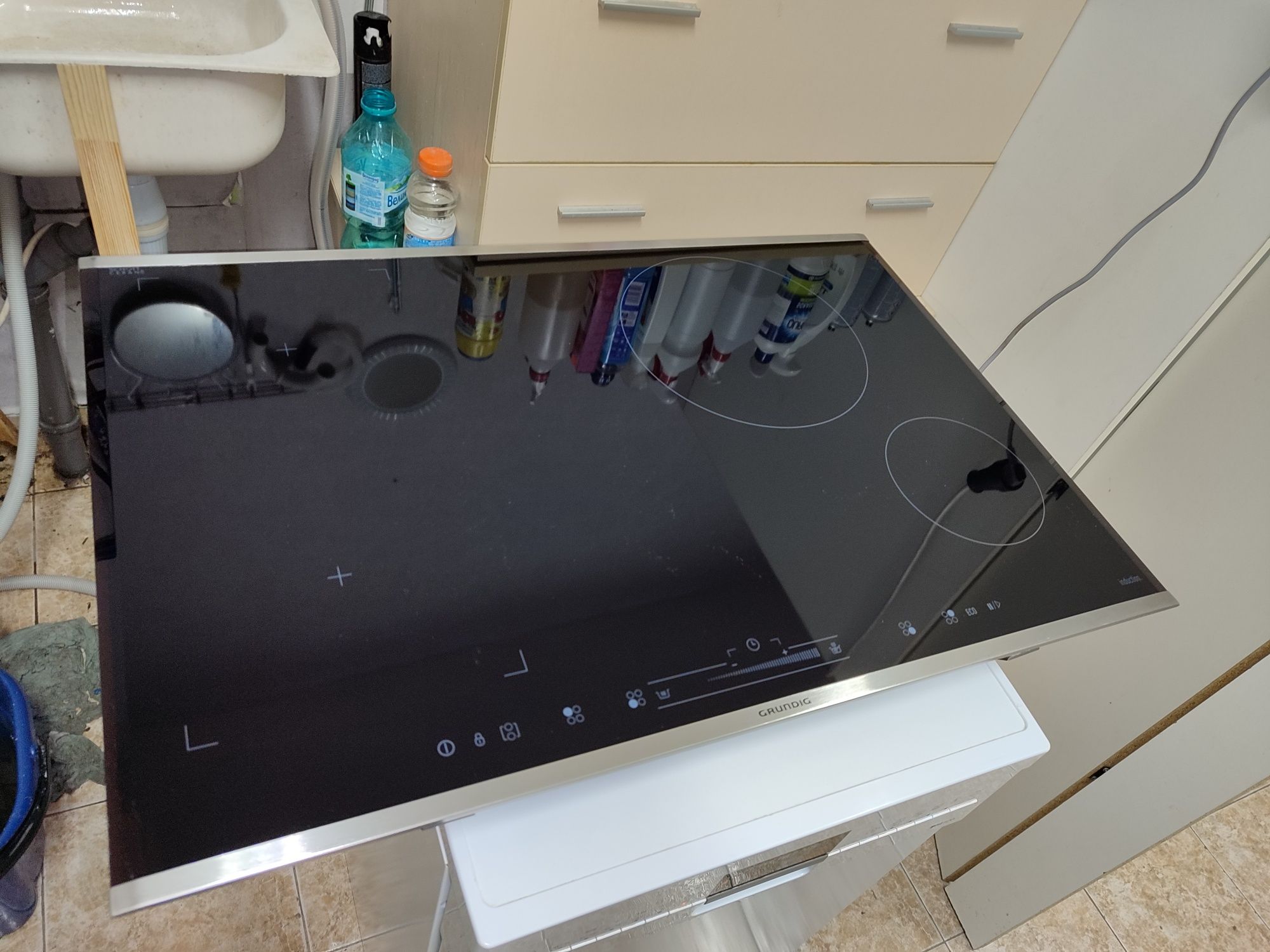 Индукционен плот Grundig - нов