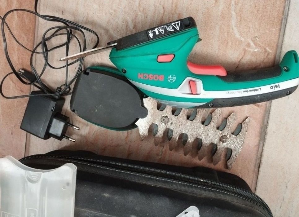 Produs in stare buna de funcționare este folosit 

Compact si usor: fo